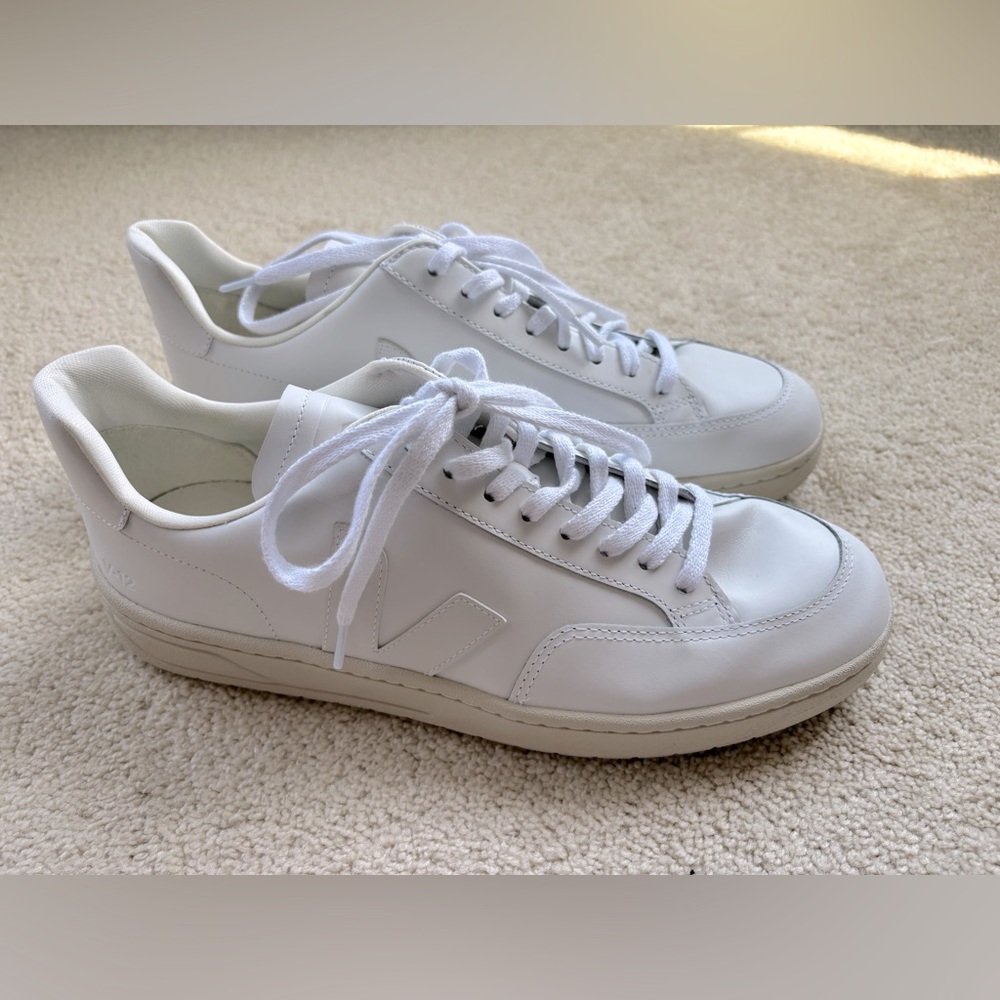 Men’s Veja V-12 white size US 12 EU46